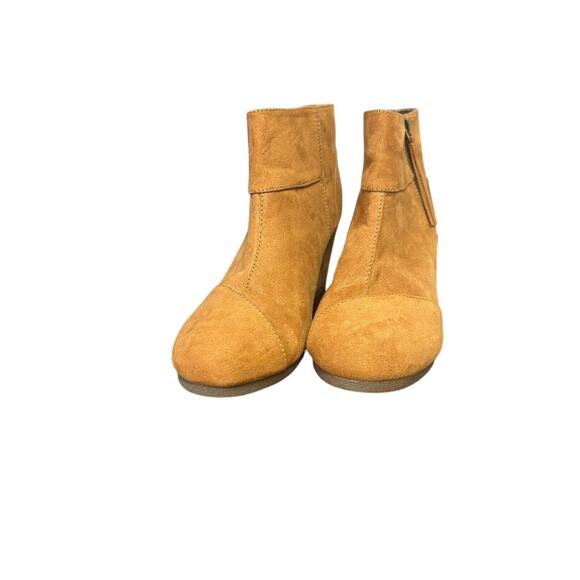 Attention Women's - Suede Bootie heels- Size 7m - Picture 3 of 9